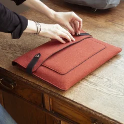 Pochette d'ordinateur Youri brique